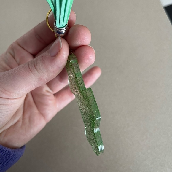 Handmade Truck/ Pick Up Keychain - Picture 3 of 6